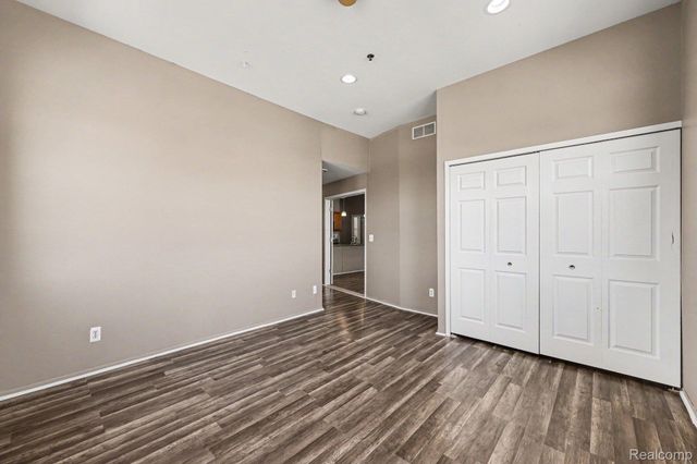 32821 Grand River Avenue B, Farmington, MI 48336