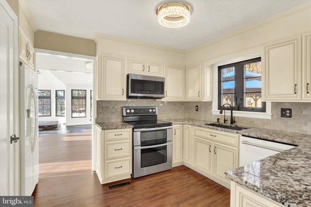 965 N COLLEGE ST, Myerstown, PA 17067