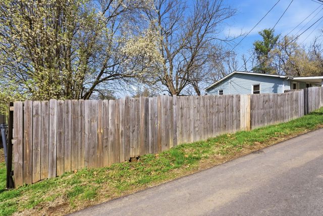329 1st Street, Midway, KY 40347