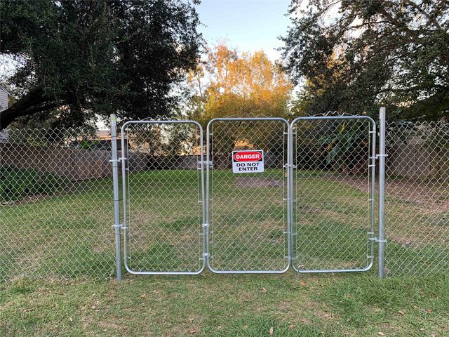 4122 Hartt Street, Houston, TX 77025