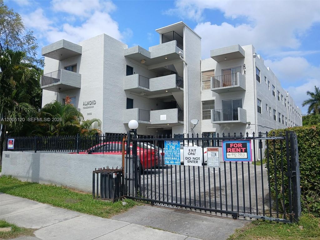 13655 NE 3rd Ct 24, North Miami, FL 33161