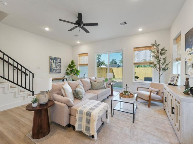 1911 Dewalt St, Houston, TX 77088