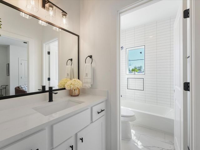 1911 Dewalt St, Houston, TX 77088