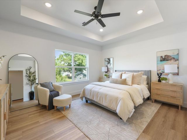 1911 Dewalt St, Houston, TX 77088