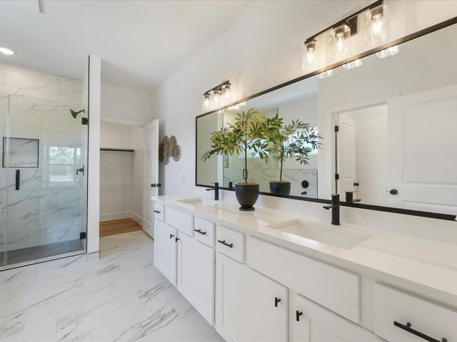 1911 Dewalt St, Houston, TX 77088