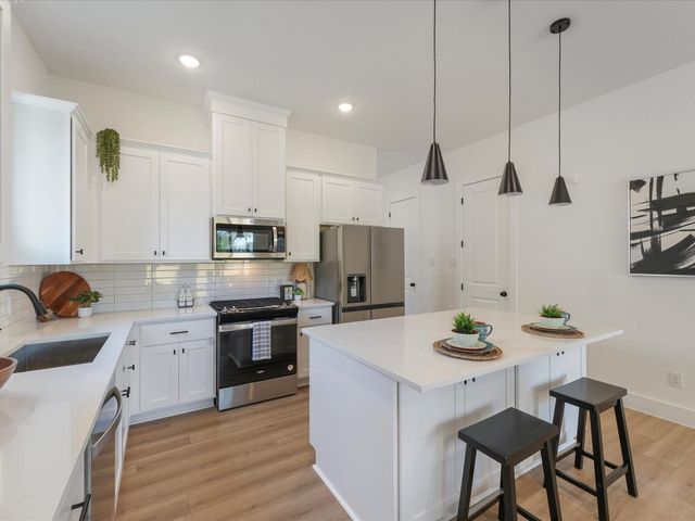 1911 Dewalt St, Houston, TX 77088