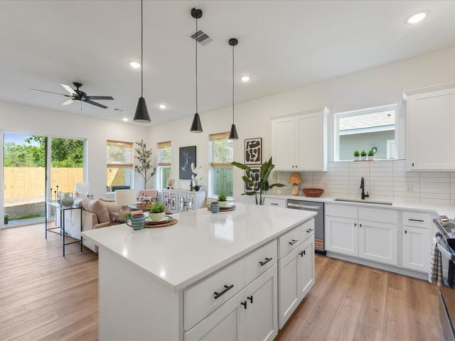 1911 Dewalt St, Houston, TX 77088