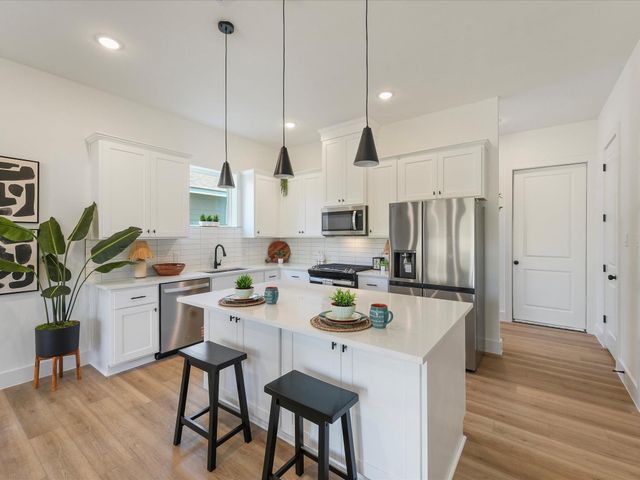 1911 Dewalt St, Houston, TX 77088