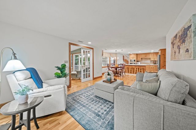 54 Edward Ave, Lynnfield, MA 01940