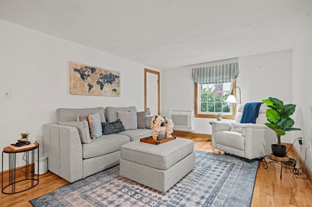54 Edward Ave, Lynnfield, MA 01940