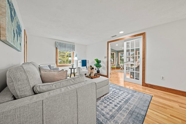 54 Edward Ave, Lynnfield, MA 01940