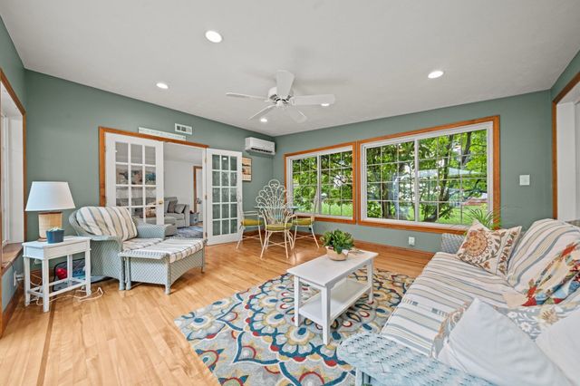 54 Edward Ave, Lynnfield, MA 01940