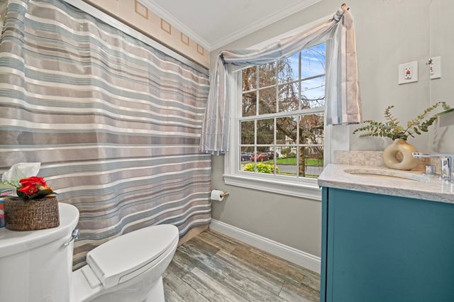 54 Edward Ave, Lynnfield, MA 01940