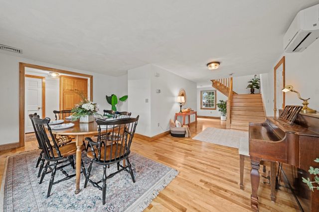 54 Edward Ave, Lynnfield, MA 01940