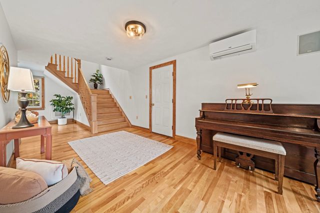 54 Edward Ave, Lynnfield, MA 01940