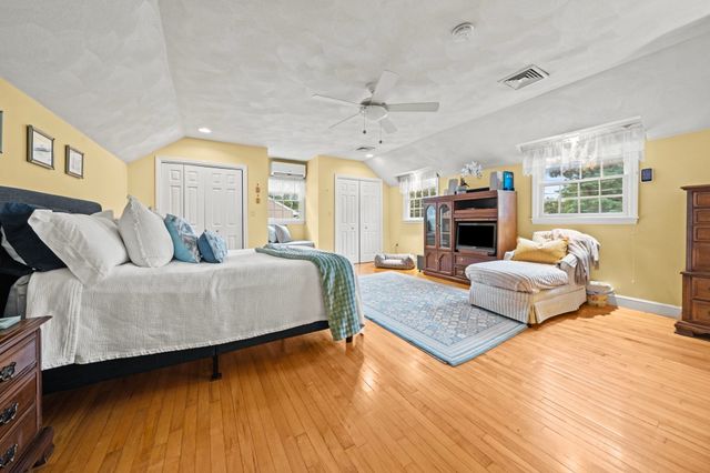 54 Edward Ave, Lynnfield, MA 01940