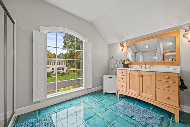 54 Edward Ave, Lynnfield, MA 01940