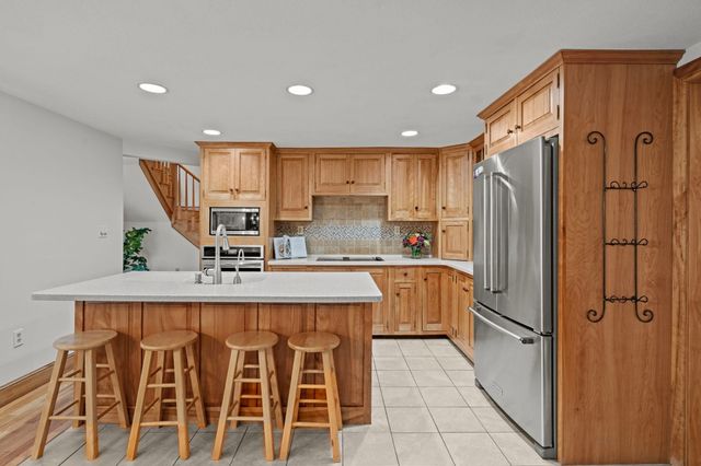 54 Edward Ave, Lynnfield, MA 01940