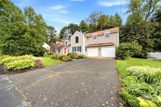 54 Edward Ave, Lynnfield, MA 01940