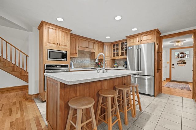 54 Edward Ave, Lynnfield, MA 01940