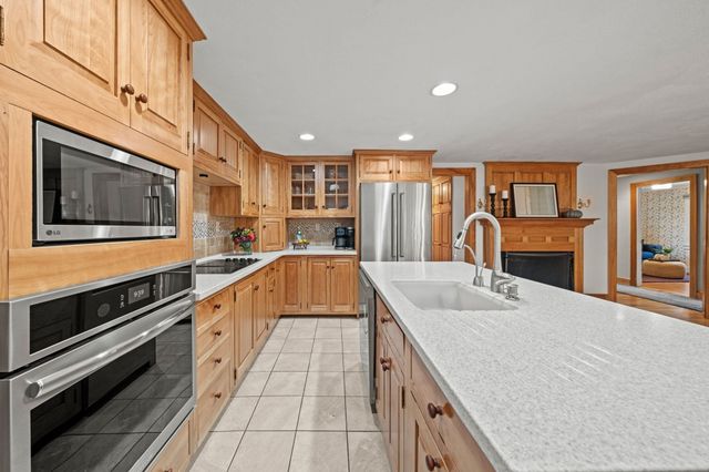 54 Edward Ave, Lynnfield, MA 01940