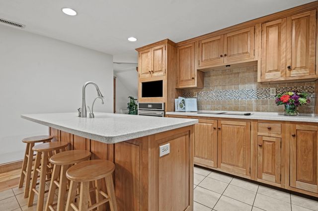 54 Edward Ave, Lynnfield, MA 01940
