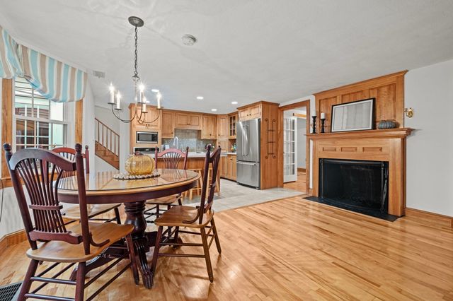 54 Edward Ave, Lynnfield, MA 01940