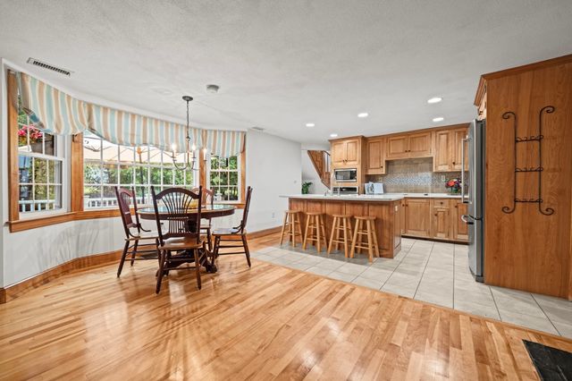 54 Edward Ave, Lynnfield, MA 01940