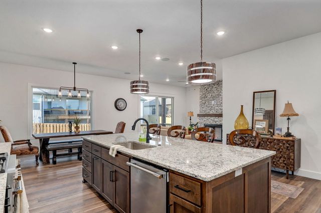 3017 W Teton Drive, Springfield, MO 65810