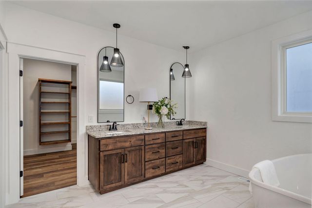 3017 W Teton Drive, Springfield, MO 65810