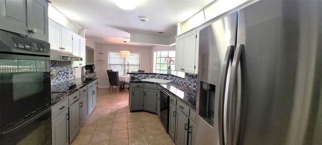 204 Overhill Drive, Waxahachie, TX 75165