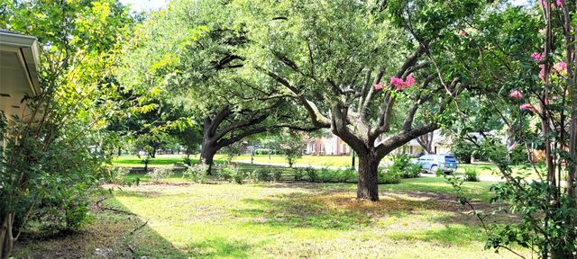 204 Overhill Drive, Waxahachie, TX 75165