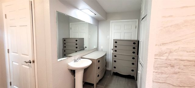 204 Overhill Drive, Waxahachie, TX 75165