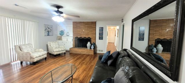 204 Overhill Drive, Waxahachie, TX 75165