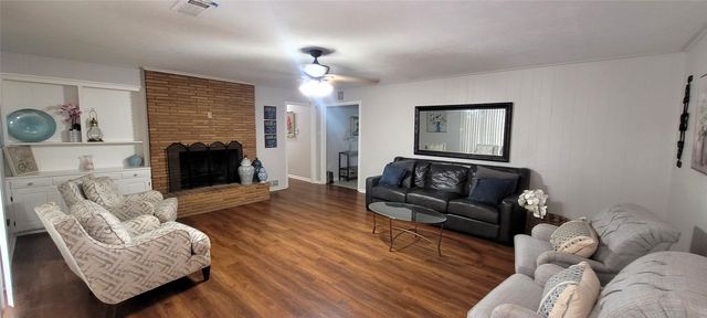 204 Overhill Drive, Waxahachie, TX 75165