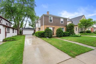 8813 W Hawthorne AVENUE #8811, Wauwatosa, WI 53226