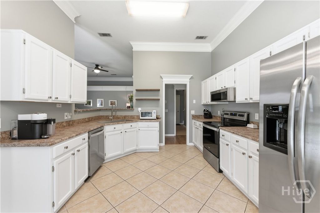 Image 10 of property listing at 14 Bristlecone Court, Savannah, GA 31419