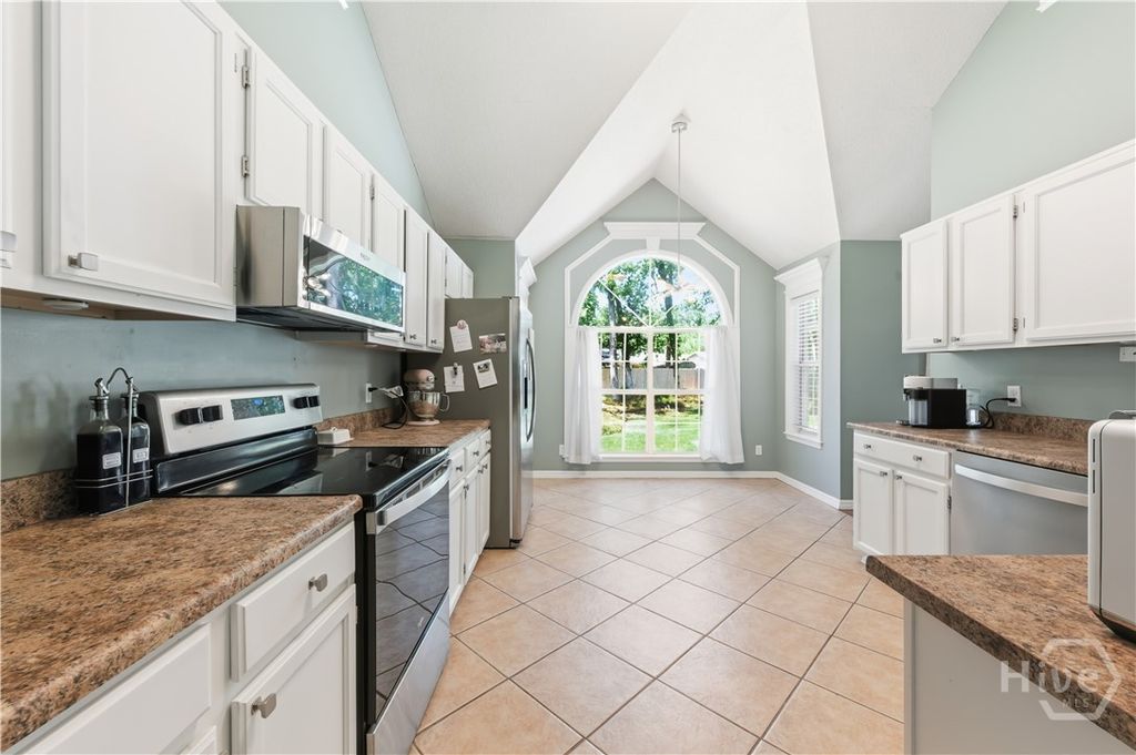 Image 14 of property listing at 14 Bristlecone Court, Savannah, GA 31419
