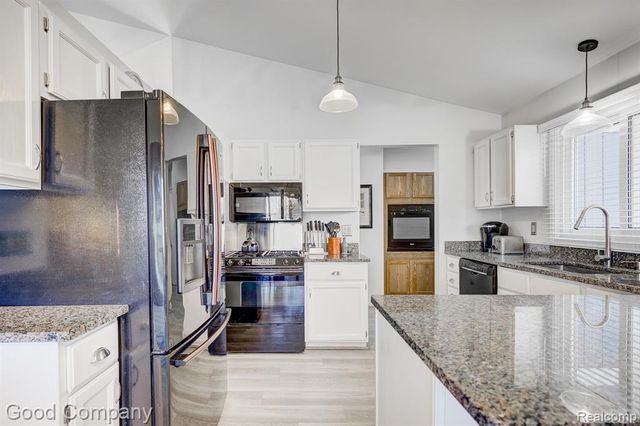 9526 Montgold Avenue, White Lake, MI 48386