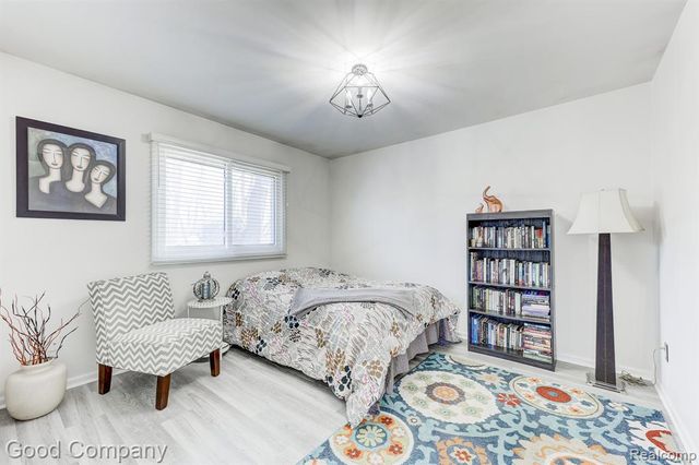 9526 Montgold Avenue, White Lake, MI 48386
