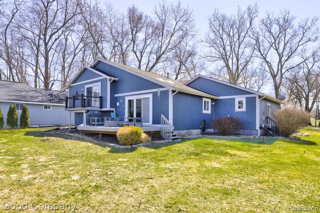9526 Montgold Avenue, White Lake, MI 48386