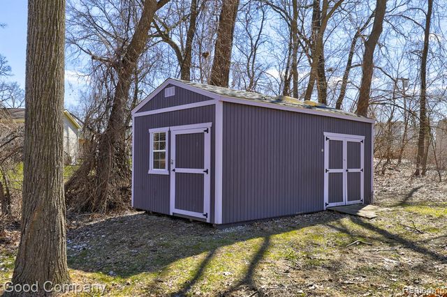 9526 Montgold Avenue, White Lake, MI 48386