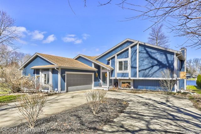 9526 Montgold Avenue, White Lake, MI 48386