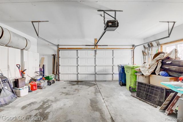 9526 Montgold Avenue, White Lake, MI 48386