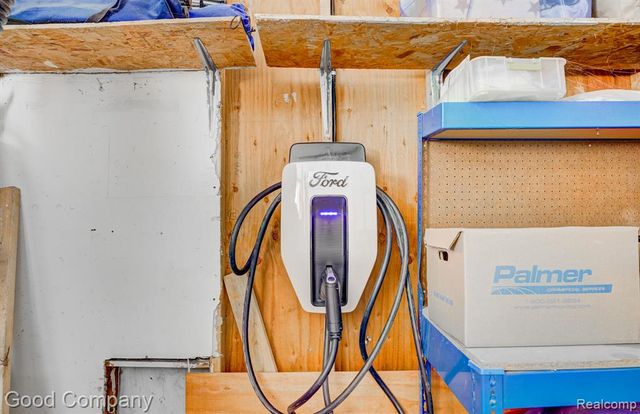 9526 Montgold Avenue, White Lake, MI 48386
