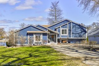 9526 Montgold Avenue, White Lake, MI 48386