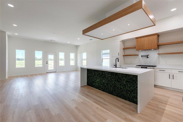 1304 Sailfish Dr, Bay City, TX 77414