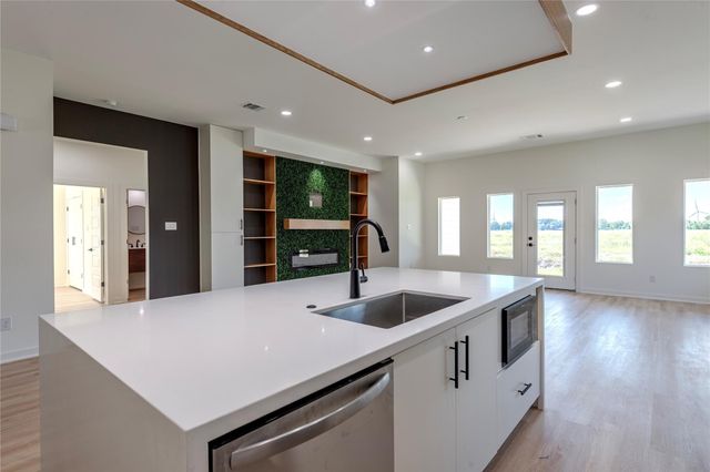 1304 Sailfish Dr, Bay City, TX 77414