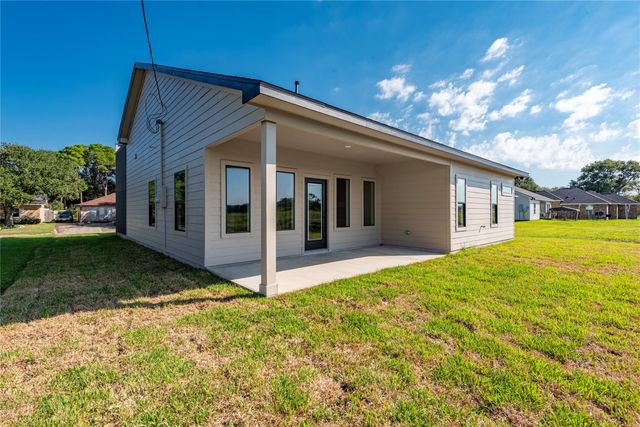 1304 Sailfish Dr, Bay City, TX 77414