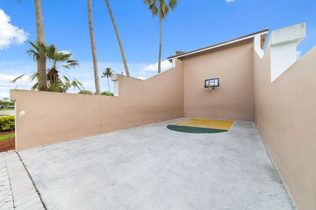 8597 Mangrove Cay, West Palm Beach, FL 33411